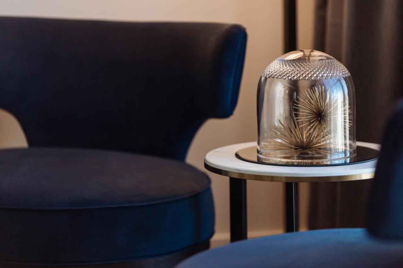 One Global Resorts Green Square Sydney Kültér fotó A table lamp